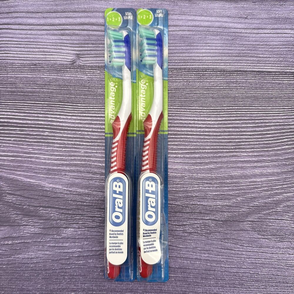 2 LOT VTG 2007 Oral B Advantage Plus Toothbrush Regular 35 SOFT Gum Stimulators